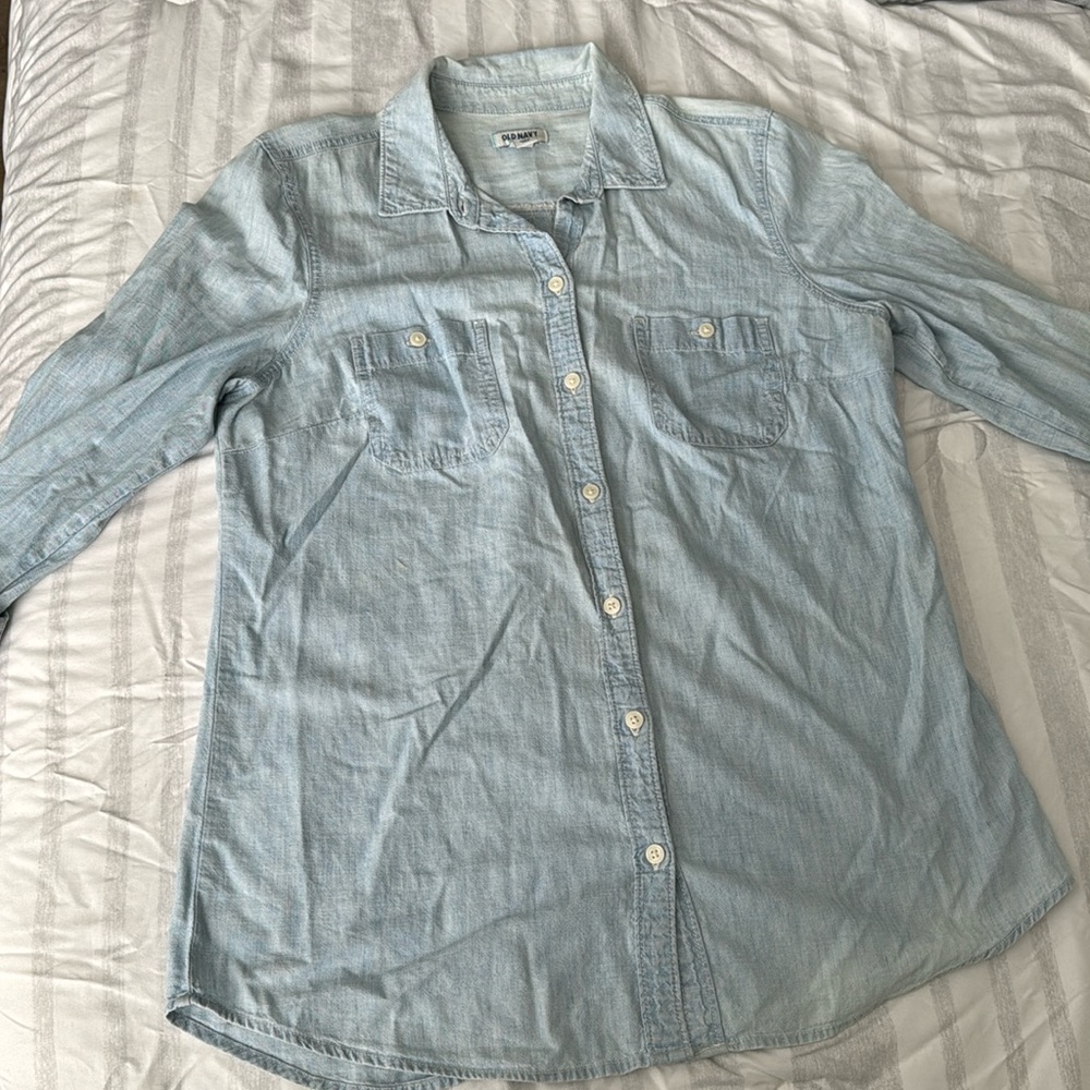 Old Navy Women’s Light Blue Button Down Shirt - Medium